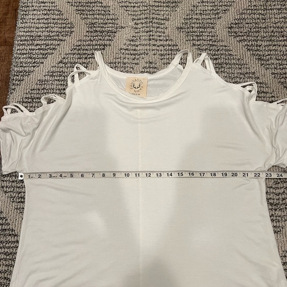 Fantastic Fawn boho western rodeo cut out shoulder sleeves top - Picture 4 of 8